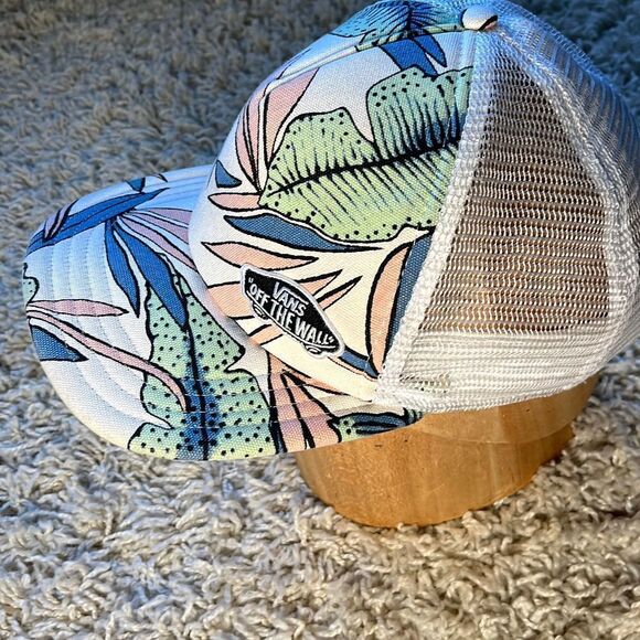 Vans Off the Wall Off To The Beach Mesh Trucker Hat - Picture 3 of 13